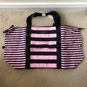 pink victoria’s secret weekender bag